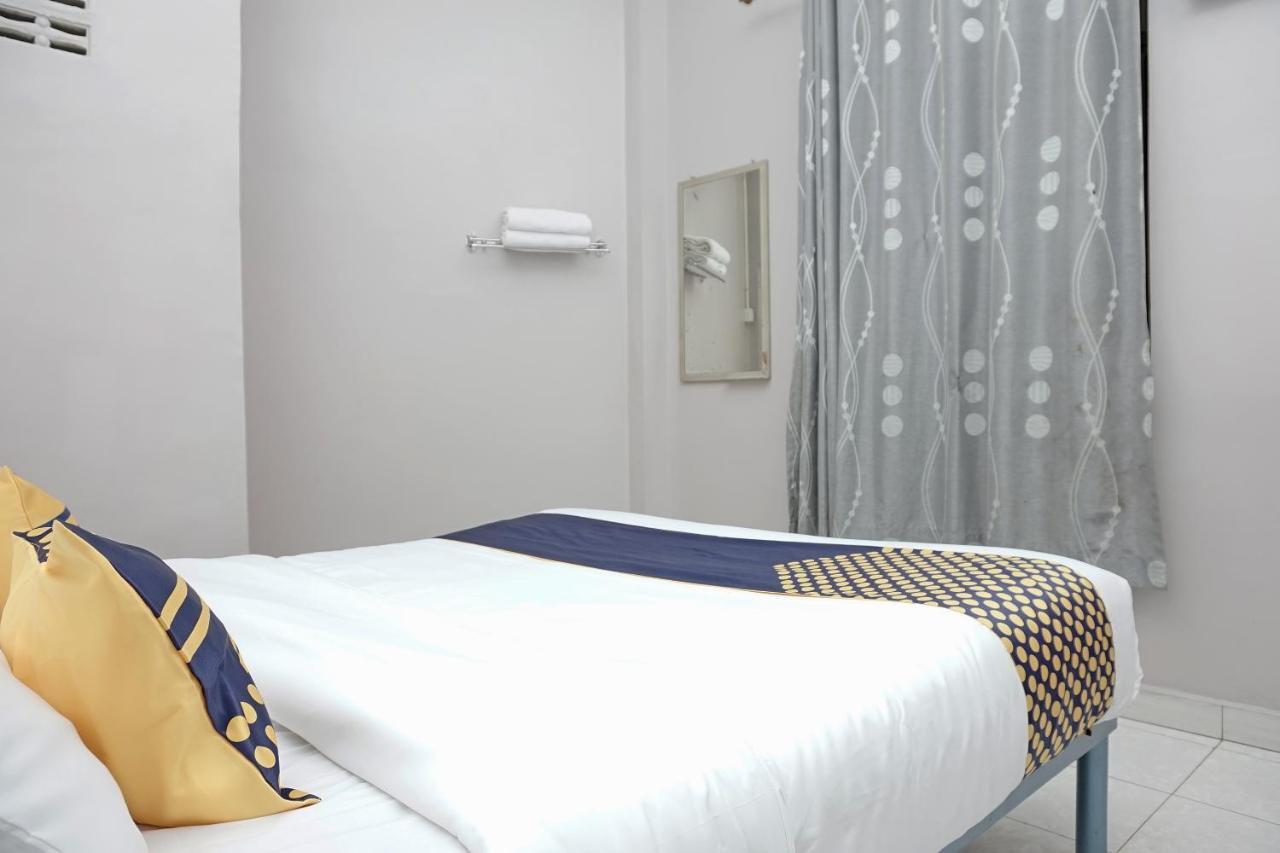 Oyo 2200 Hotel Gunung Sari Rantauprapat Exterior foto