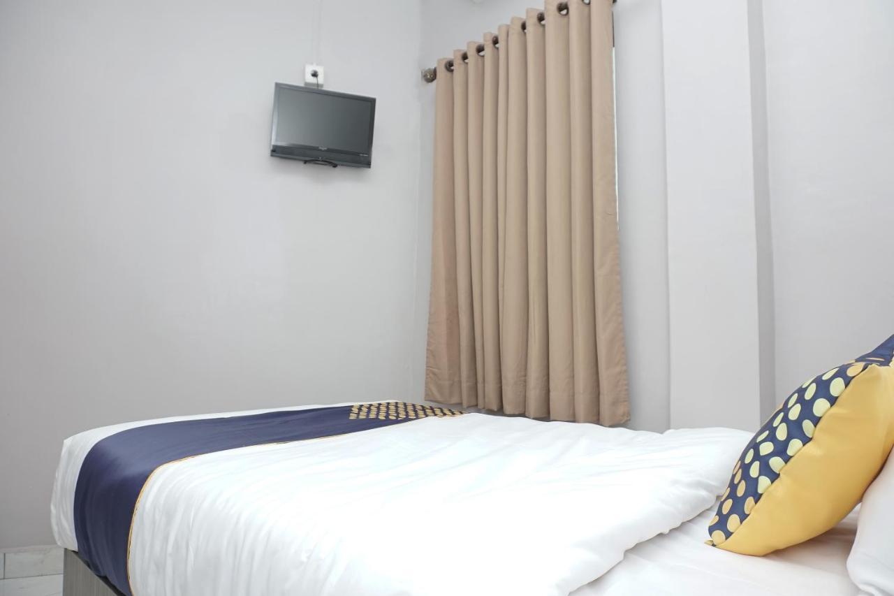 Oyo 2200 Hotel Gunung Sari Rantauprapat Exterior foto